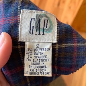 Gap dress. Size 2. (This is form fitting. Picture looks weird, sorry.)